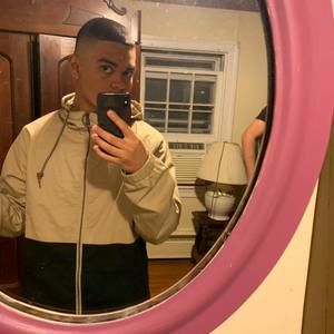 Meet your Posher, Alexis